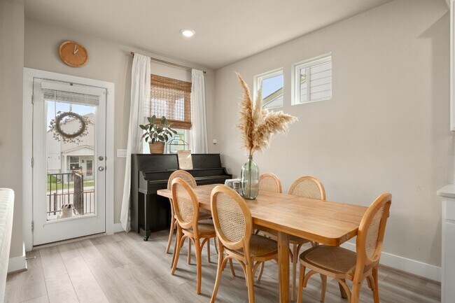 Building Photo - 7400 Travertine Spring Dr