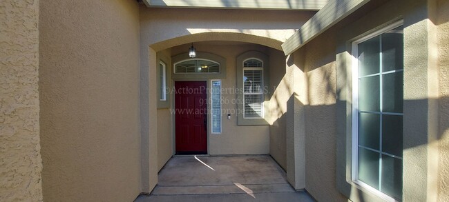 Building Photo - Rocklin  Highland Park  3 bedroom 2 bathroom, Great Room Floor Plan with Tile Flooring,  Fenced Yard