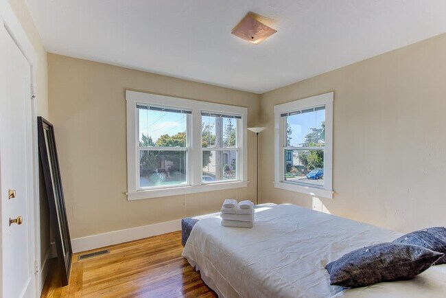 Building Photo - 2243 Woolsey St