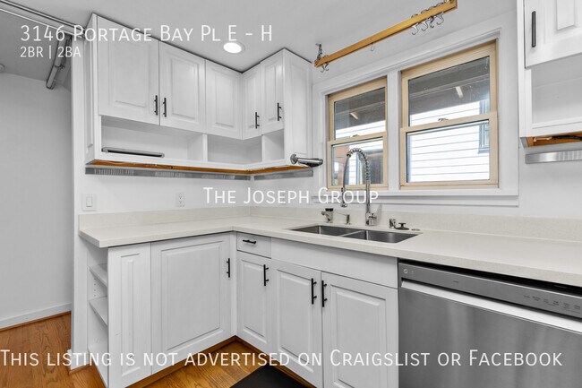 Building Photo - One of a kind 2 bed/1.75 bath houseboat ov...