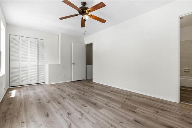 Building Photo - 2951 Aspen Woods Entry