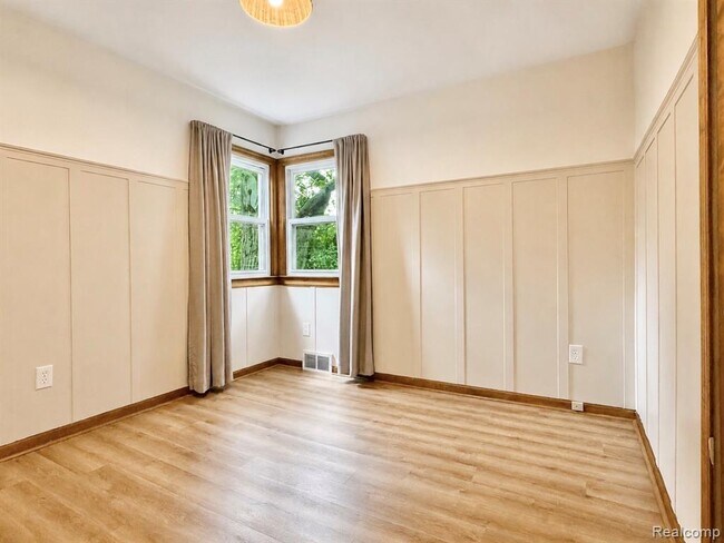 Building Photo - 306 Michelson Rd