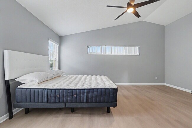 Building Photo - 6600 Gentle Ben Cir