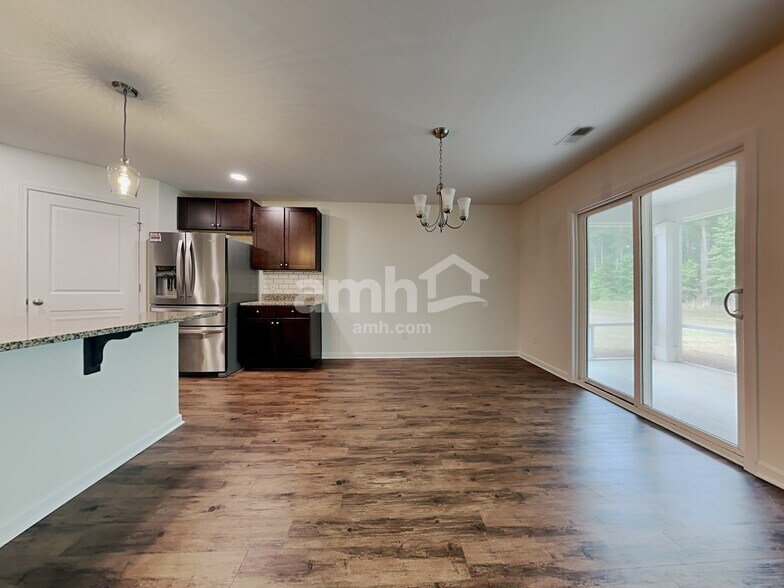 Building Photo - 215 Bellflower Cir
