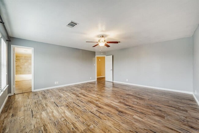 Building Photo - 928 Justeford Dr