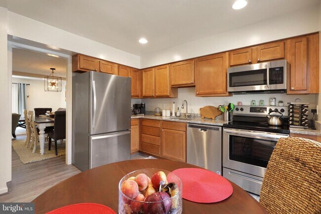 Building Photo - 11 Donagh Ct