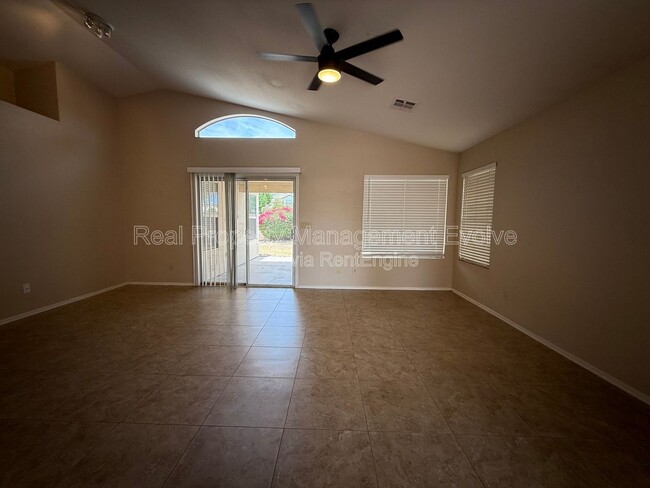 Building Photo - 6814 W Louise Dr