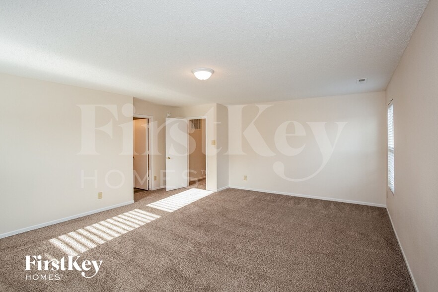 Building Photo - 15393 Border Dr