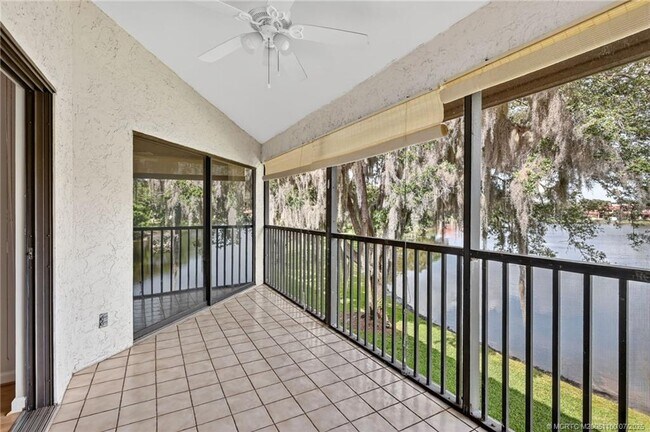 Building Photo - 6060 SE Martinique Dr