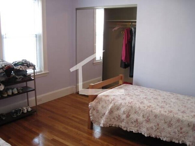 Building Photo - Central Brighton Location. Central Heat/AC, Laundry, Porch, Backyard, Eat-in Kitchen