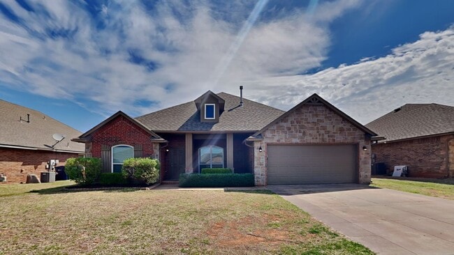 Building Photo - Luxury 4 Bedroom 2 Bathroom Home in Deer C...