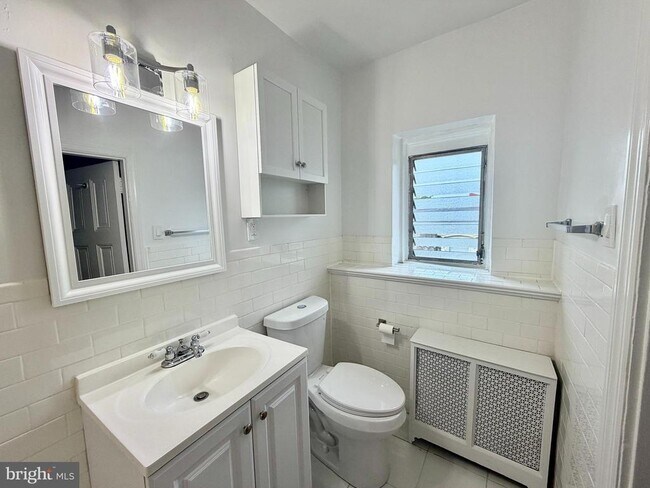Building Photo - 146 Sumac St