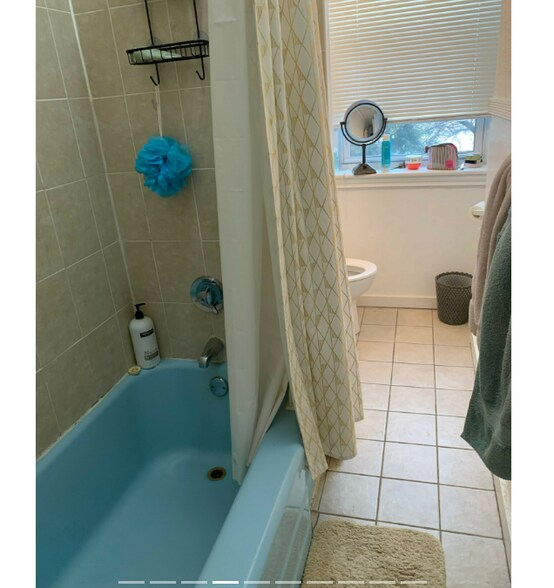 Building Photo - 382 Riverway