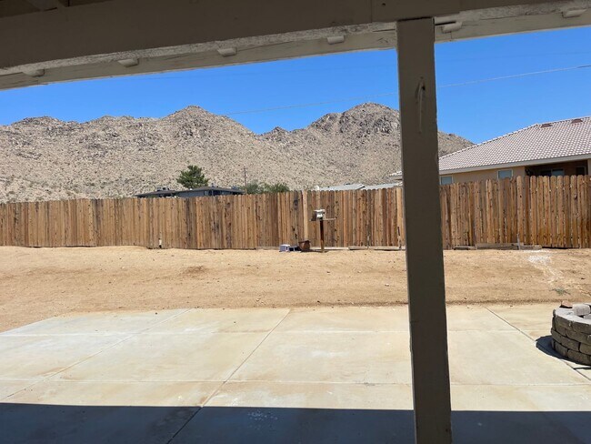 Building Photo - Bright Single-Story 4BR in Apple Valley — ...