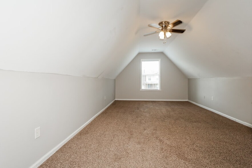 Building Photo - 10316 Cottage Oaks Dr