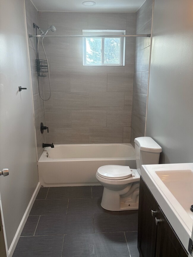 Building Photo - 636 E 29th St