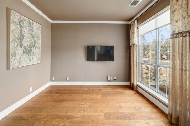 Building Photo - 8216 Fern Bluff Ave