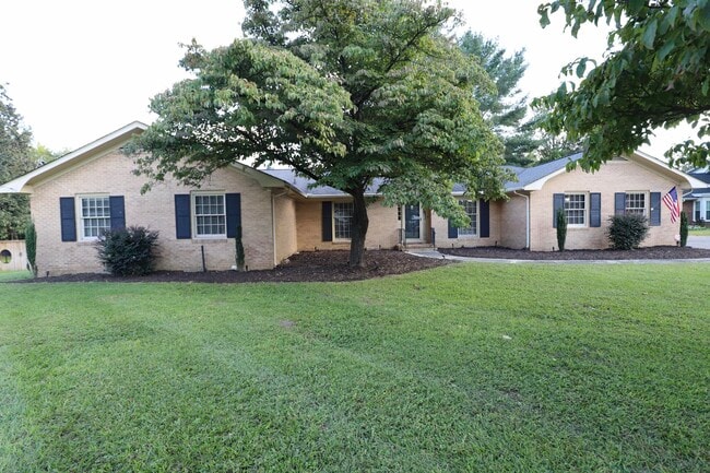 Building Photo - 549 Pringle Dr