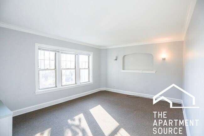 Building Photo - 5642 N Kimball Ave
