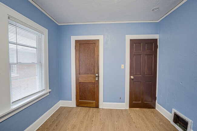 Building Photo - 2403 Elm St
