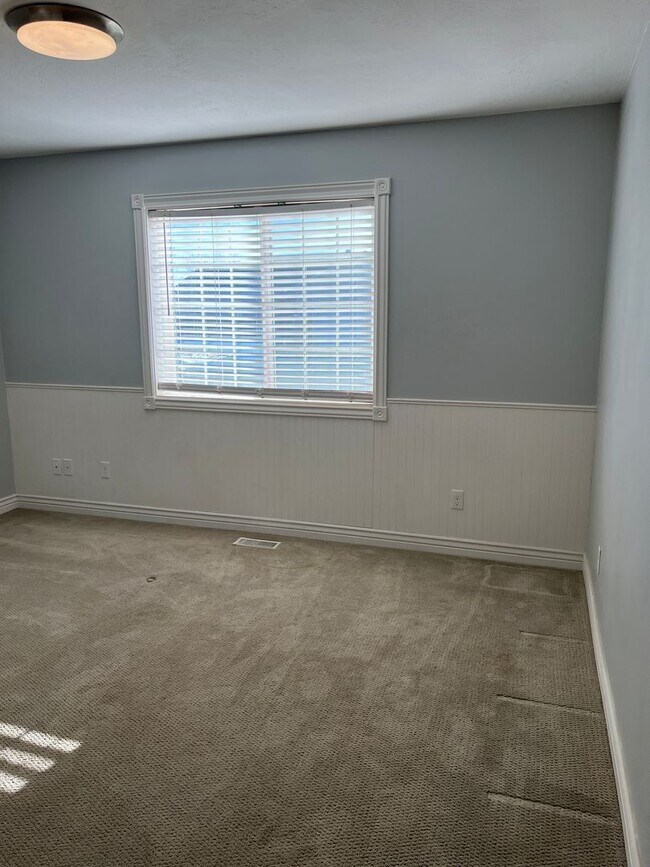 Building Photo - THIS IS A LEASE TAKEOVER - PLEASE CONTACT ...