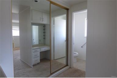 Building Photo - 2 Bedroom w/View