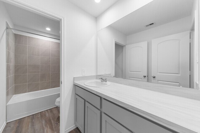 Building Photo - 16727 Hemlock Frst Ln