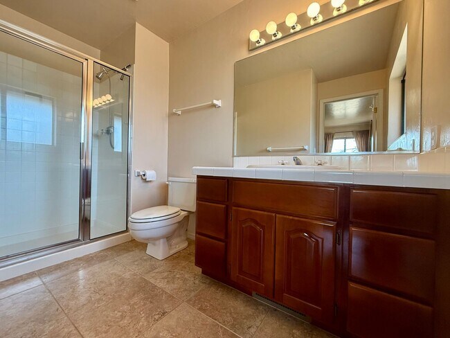 Building Photo - Custom home on 3 acres in Williamson Valley