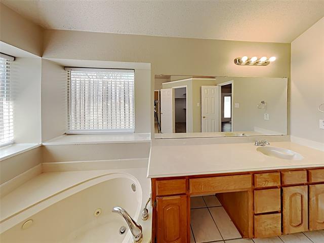 Building Photo - 643 Big Oak Ct