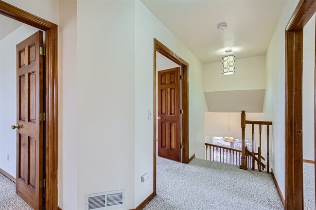 Building Photo - Beautiful Home in Summer Valley!