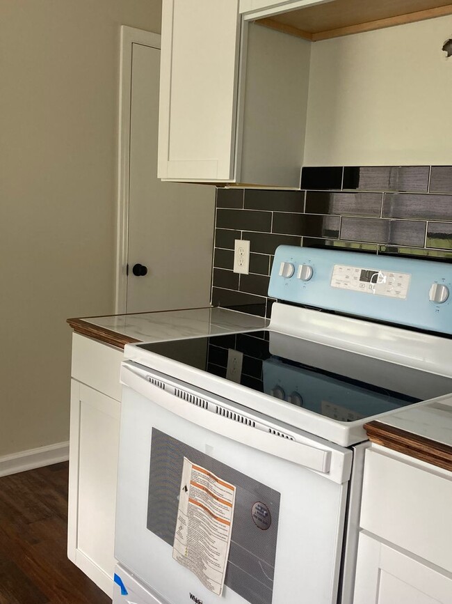 Building Photo - All new interior and exterior! Move in ready!