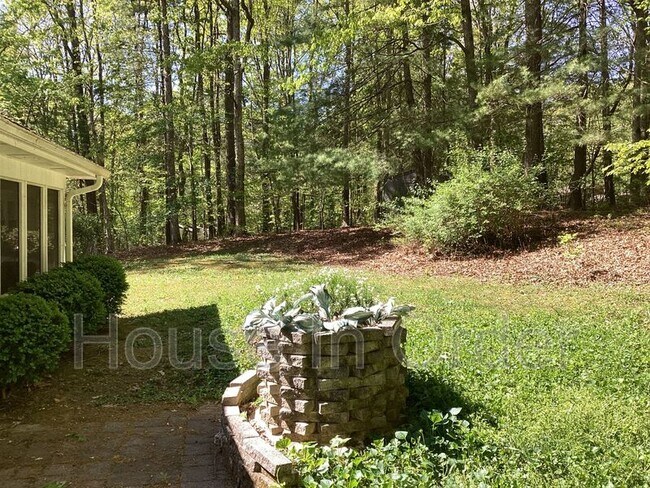 Building Photo - 24 Glen Cove Rd