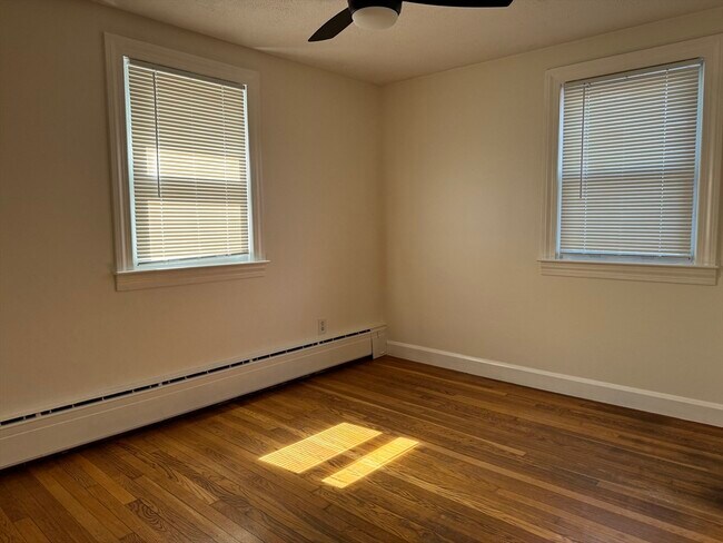 Building Photo - 173 Pleasant St