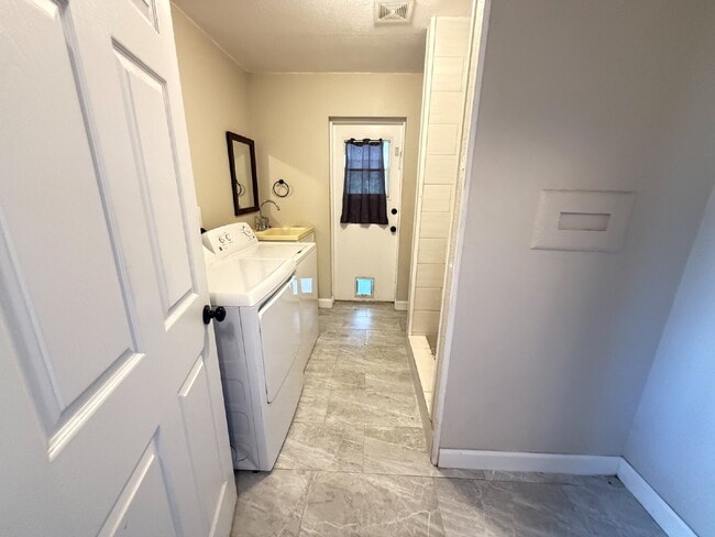 Building Photo - COUNTRY LIVING ON 5 ACRES WITH 3 BED, 3 BATH, BARN AND MODERN UPGRADES