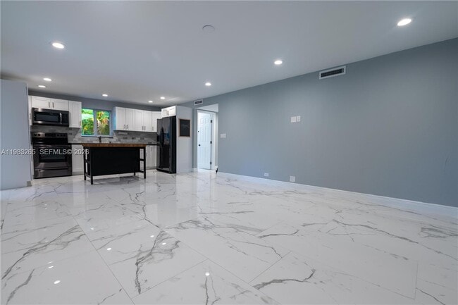 Building Photo - 11 Judy Pl