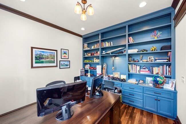 Building Photo - 4603B Lealand Ln