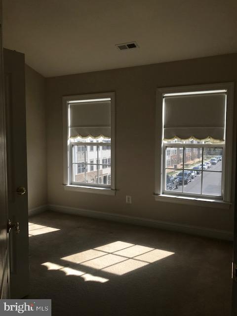 Building Photo - 3680 Chippendale Cir