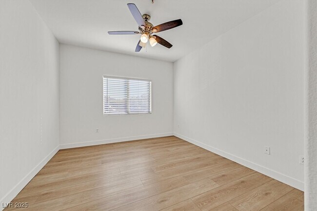 Building Photo - 2291 W Horizon Ridge Pkwy