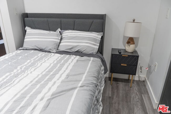 Building Photo - 1933 1/2 Lemoyne St