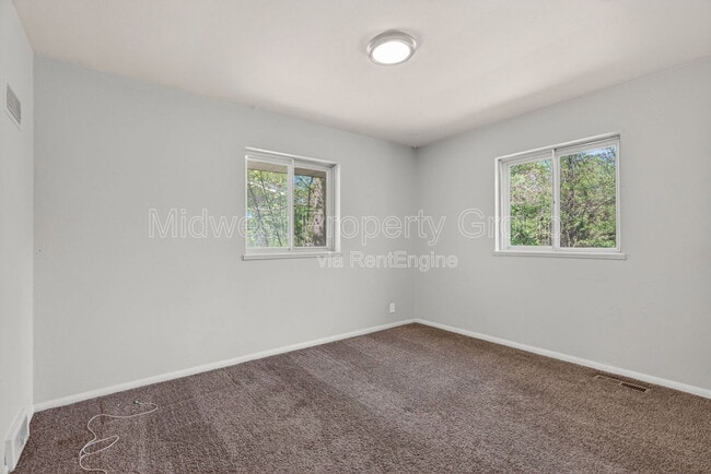 Building Photo - 743 Shepley Dr