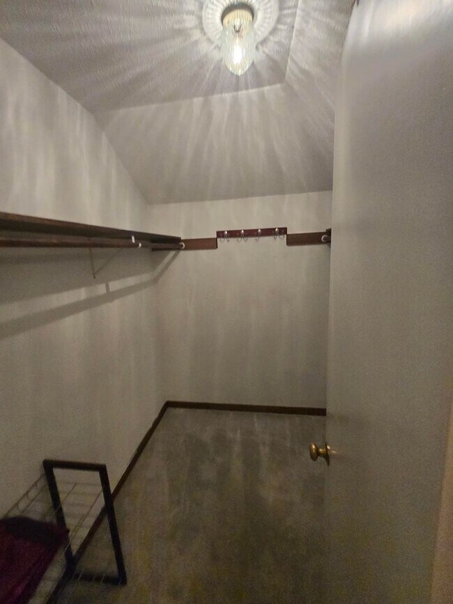 Building Photo - Spacious 3-Bedroom Condo in Gated Community – Modern Comfort & Convenience!