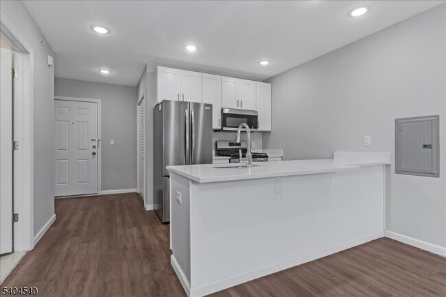 Building Photo - 224 Broad St