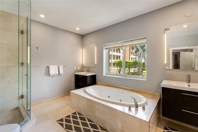 Building Photo - 13636 Deering Bay Dr