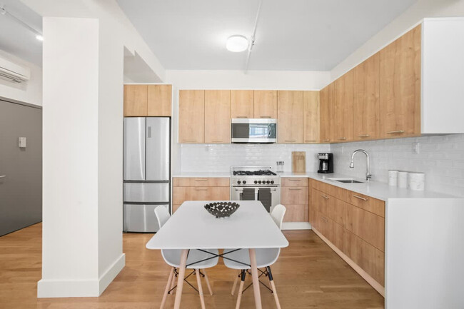 Building Photo - 517 W 45th St