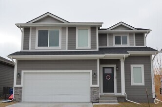 Building Photo - Beautiful 3 Bedroom Single Family Home in ...