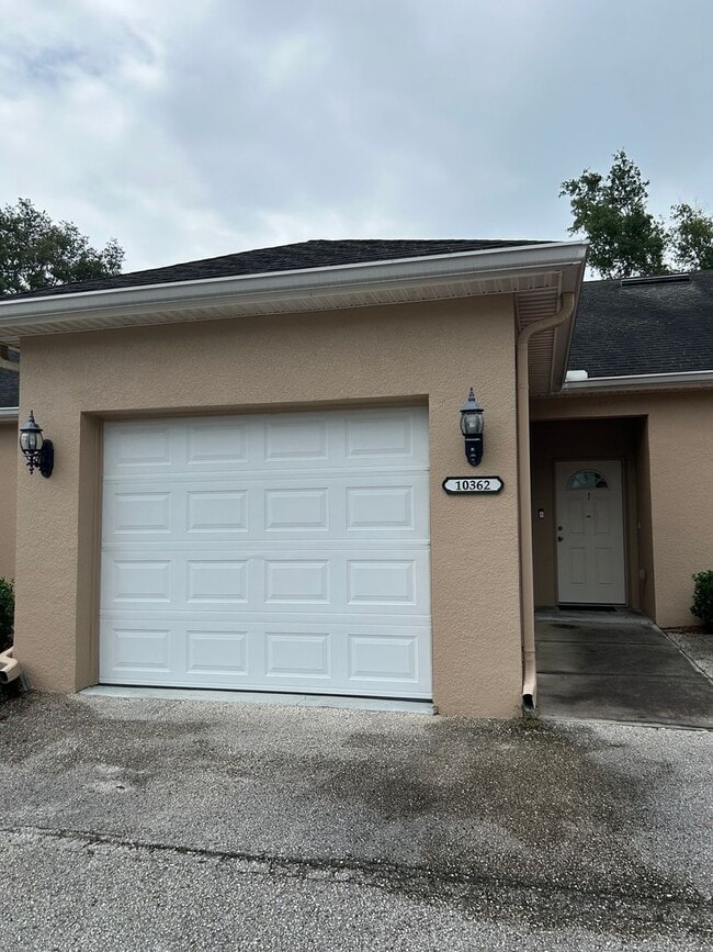 Building Photo - Executive 2 bedroom/ 2 bath condo