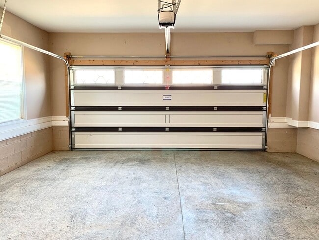 Building Photo - 3488 Sikorsky Ln