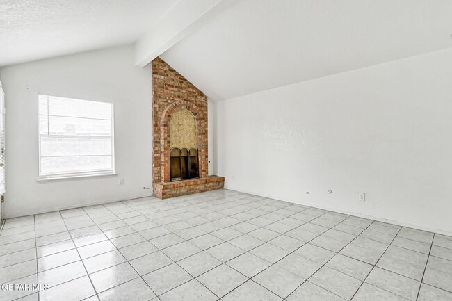 Building Photo - 3229 E Glen Dr