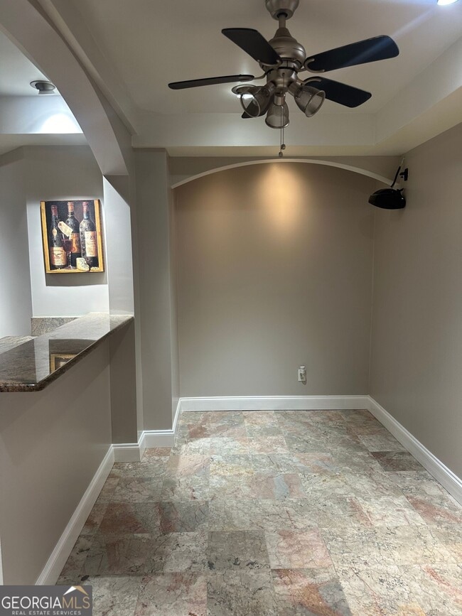 Building Photo - 711 Pine Grove Cir