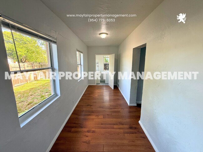 Building Photo - 532 NW 13th Ave